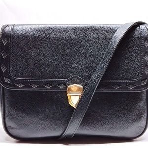 Yves Saint Laurent shoulder bag/crossbody.